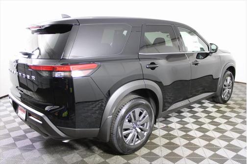 2025 Nissan Pathfinder S FWD