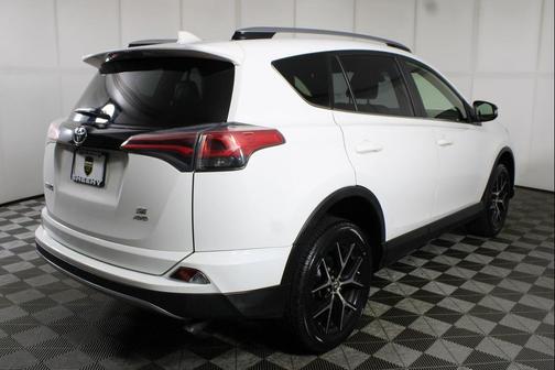 2017 Toyota RAV4 SE