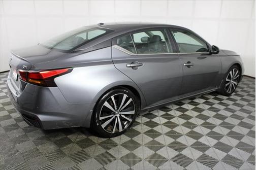 2022 Nissan Altima SR FWD