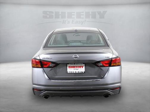 2022 Nissan Altima SR FWD