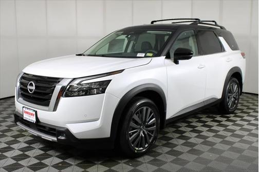 2025 Nissan Pathfinder SL 4WD