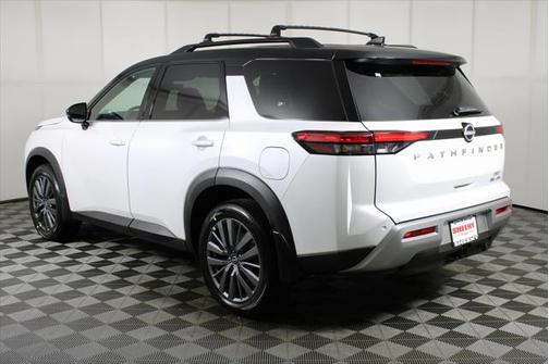 2025 Nissan Pathfinder SL 4WD