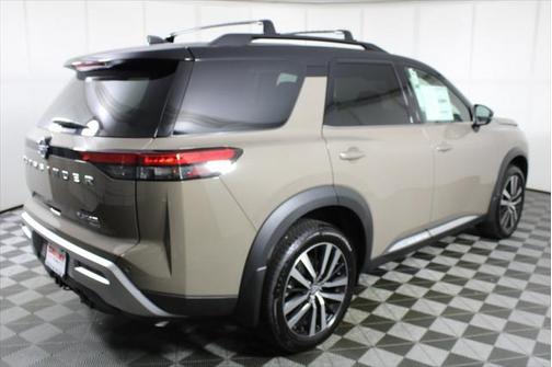 2025 Nissan Pathfinder Platinum 4WD