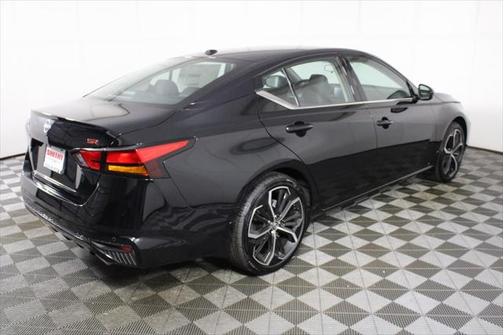 2025 Nissan Altima SR FWD