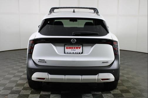 Aspen White Tricoat 2026 Nissan Kicks SV