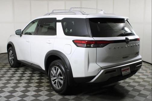 2025 Nissan Pathfinder SL 4WD