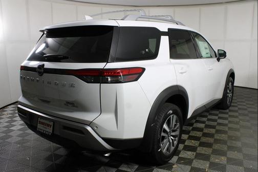 2025 Nissan Pathfinder SL 4WD