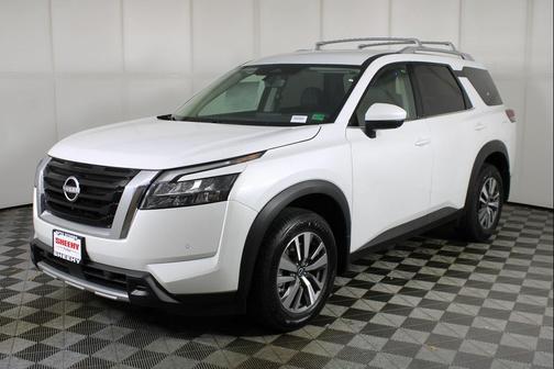 2025 Nissan Pathfinder SL 4WD