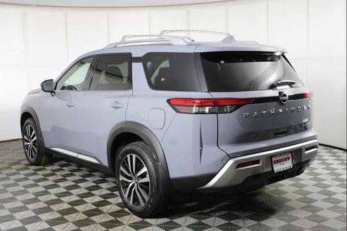 2025 Nissan Pathfinder Platinum 4WD
