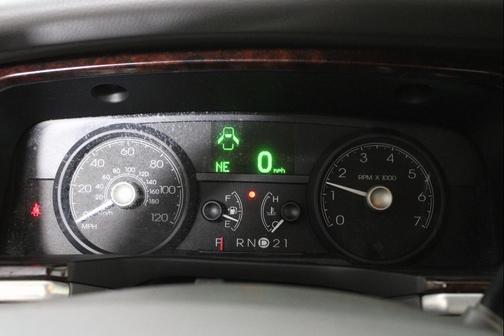 2011 Lincoln Town Car Signature