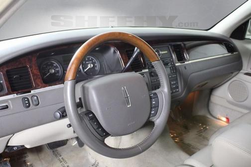 2011 Lincoln Town Car Signature