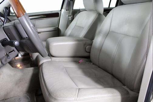 2011 Lincoln Town Car Signature