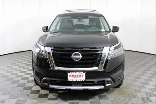 2025 Nissan Pathfinder SL 4WD