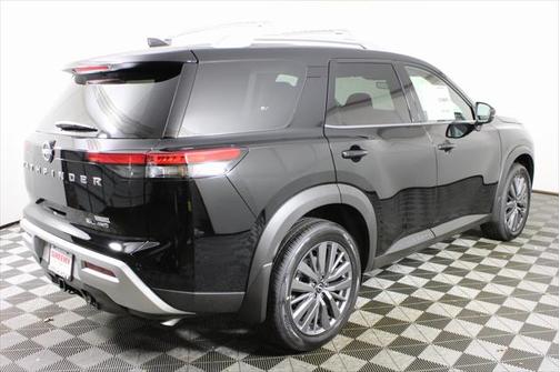 2025 Nissan Pathfinder SL 4WD
