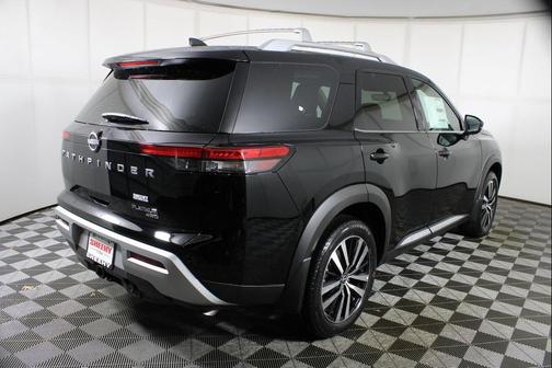 2025 Nissan Pathfinder Platinum 4WD