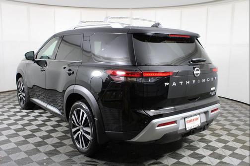 2025 Nissan Pathfinder Platinum 4WD