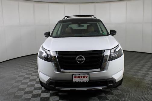 2025 Nissan Pathfinder Platinum 4WD