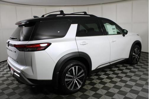 2025 Nissan Pathfinder Platinum 4WD
