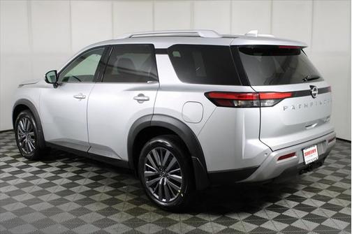 2025 Nissan Pathfinder SL 4WD