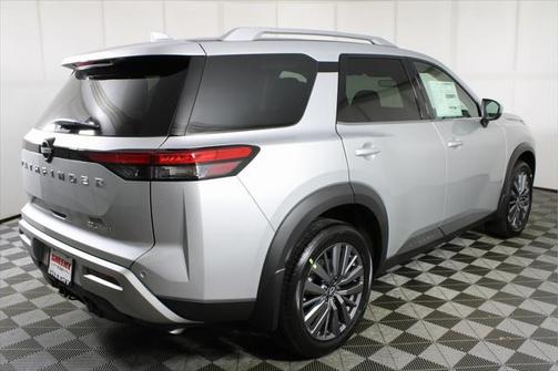 2025 Nissan Pathfinder SL 4WD
