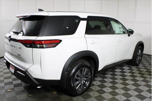 2025 Nissan Pathfinder S