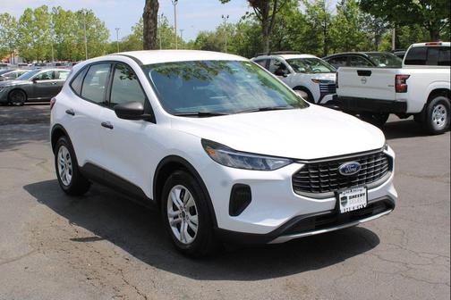 Oxford White 2023 Ford Escape SE