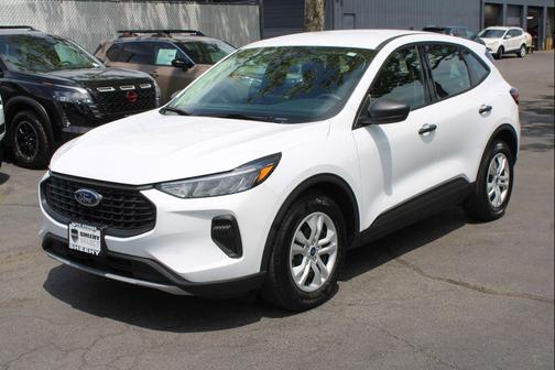 Oxford White 2023 Ford Escape SE
