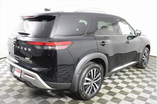 2025 Nissan Pathfinder Platinum 4WD