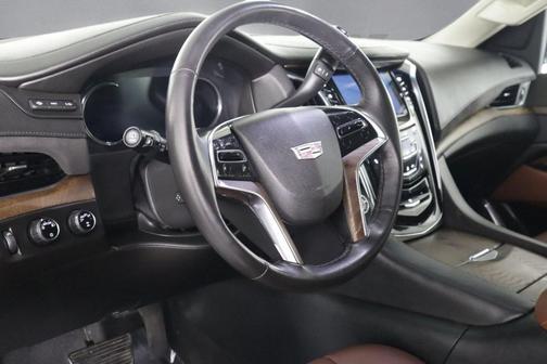 2017 Cadillac Escalade ESV Luxury