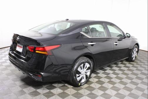 2025 Nissan Altima S FWD
