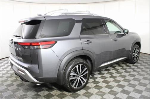 2025 Nissan Pathfinder Platinum 4WD