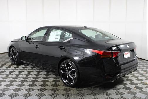 2025 Nissan Altima SR FWD