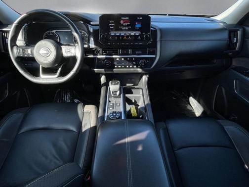 2022 Nissan Pathfinder SL 4WD