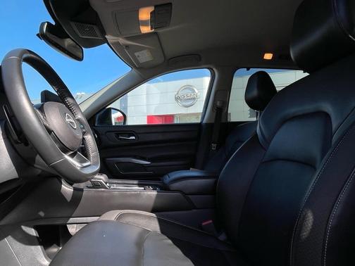 2022 Nissan Pathfinder SL 4WD