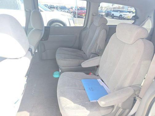 2007 Hyundai Entourage GLS