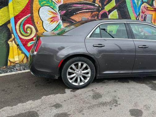 2017 Chrysler 300 Limited
