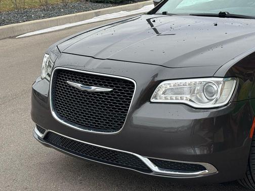 2017 Chrysler 300 Limited