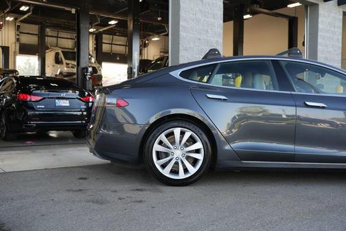 2016 Tesla Model S 70D