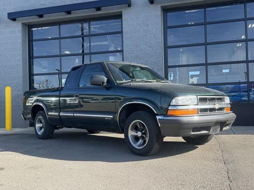 2002 Chevrolet S-10 Base