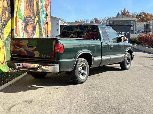 2002 Chevrolet S-10 Base