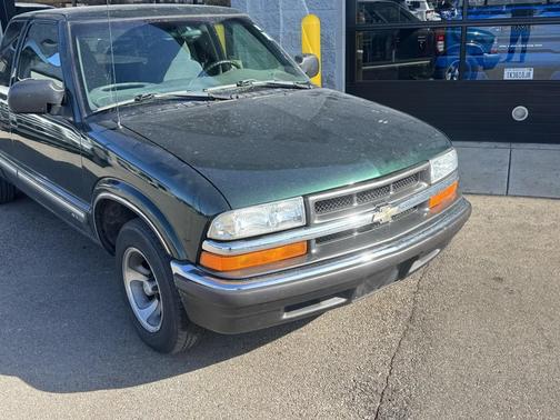 2002 Chevrolet S-10 Base