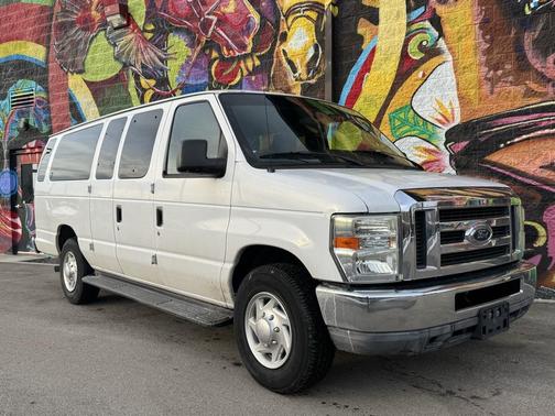 2010 Ford E350 Super Duty XLT