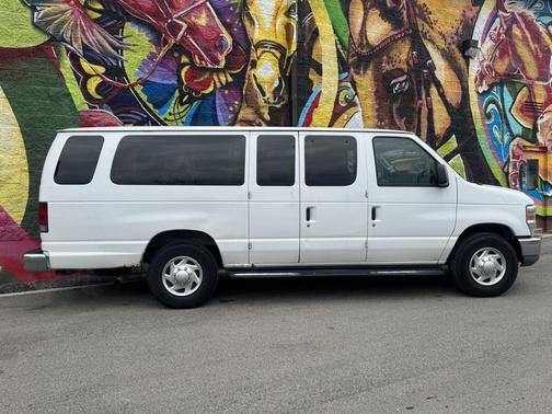 2010 Ford E350 Super Duty XLT