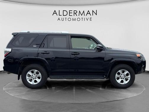 Midnight Black Metallic 2016 Toyota 4Runner SR5 Premium