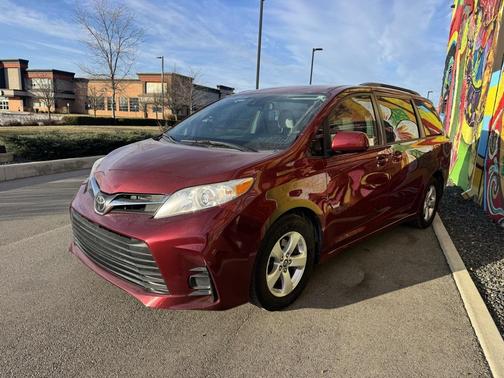 2018 Toyota Sienna LE