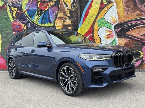 2022 BMW X7 M50i