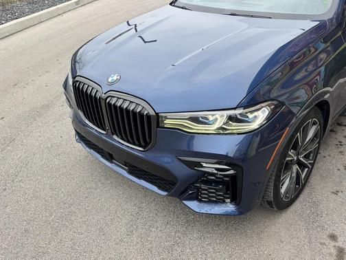 2022 BMW X7 M50i