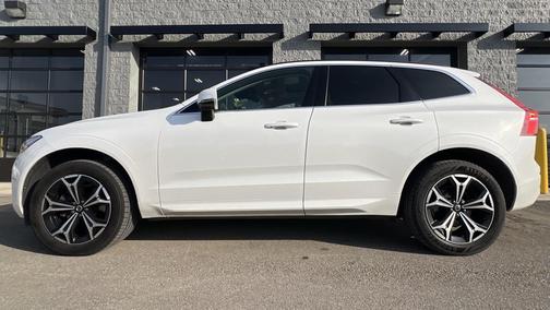 2022 Volvo XC60 B5 Momentum
