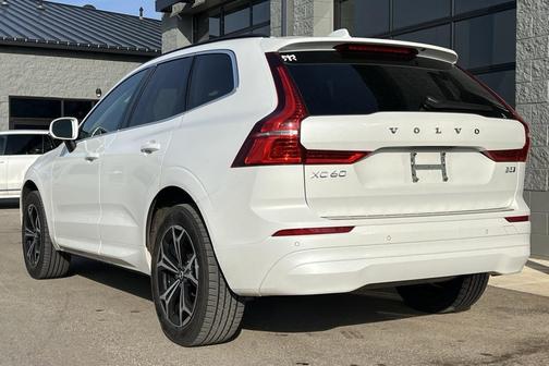 2022 Volvo XC60 B5 Momentum