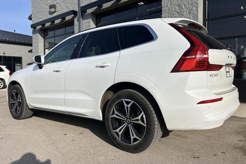 2022 Volvo XC60 B5 Momentum